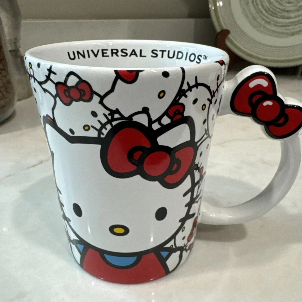 Hello Kitty Universal Studios Sanrio Ceramic Coffee Cup Tea Mug Cup With Bow NEW